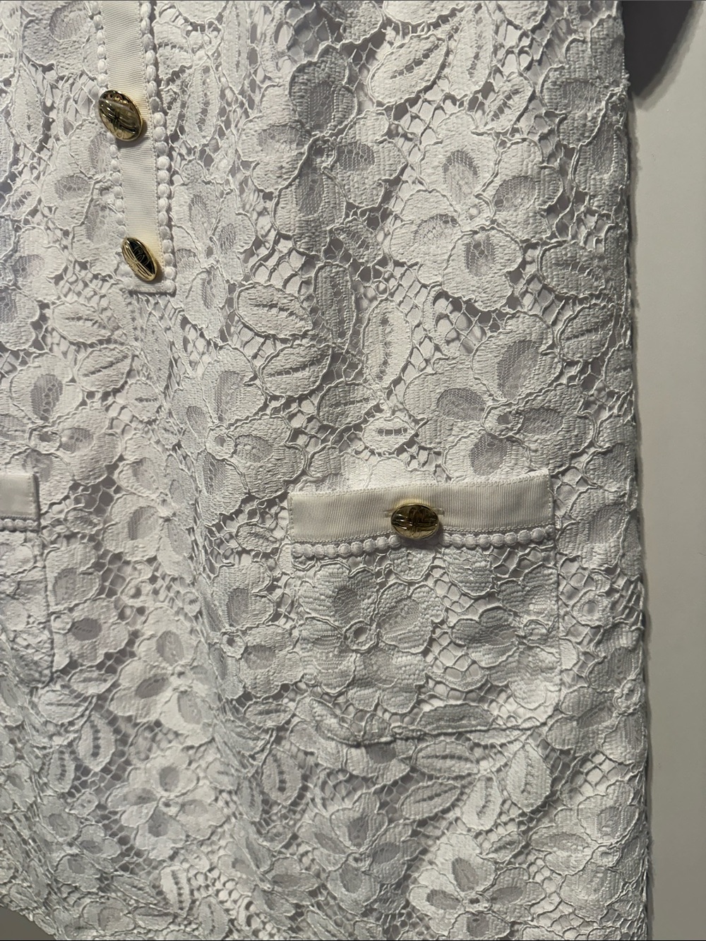 Lilly Pulitzer White Camalie Lace Shift Sz 8 Short Sleeve Dress Gold Buttons - Picture 2 of 9